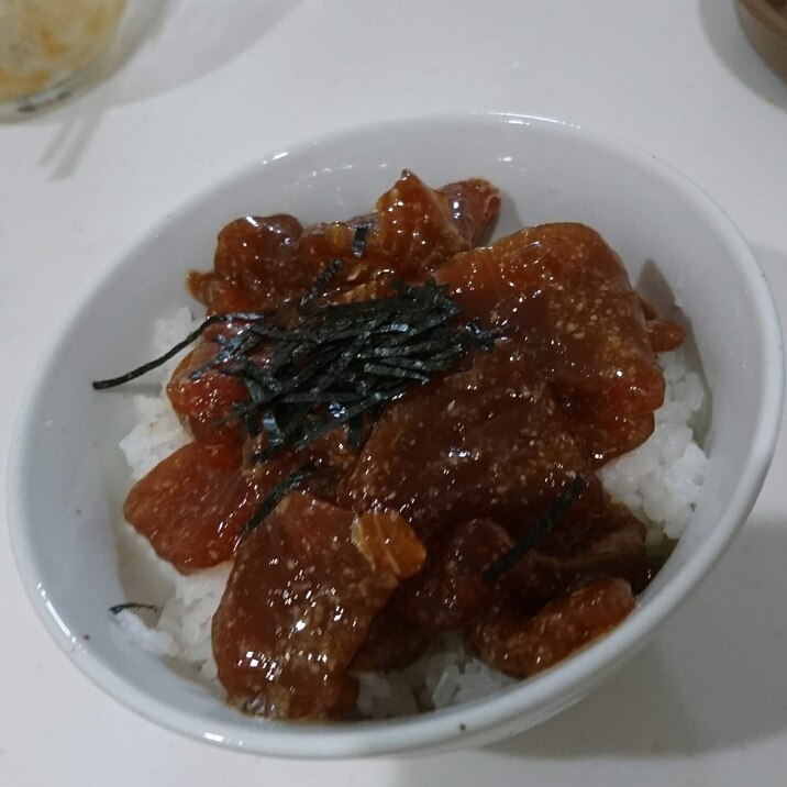 すりゴマたっぷりマグロ漬け丼